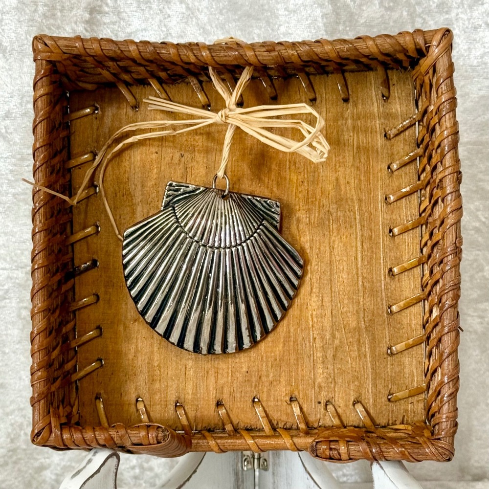 Nautical Wooden Rattan Coastal Napkin HolderDecorative Removable Shell 6" x 6‎ "